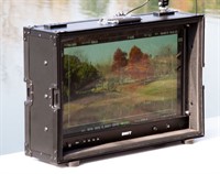 SWIT 21.5" High-Bright HD multiformat location monitor i flightcase